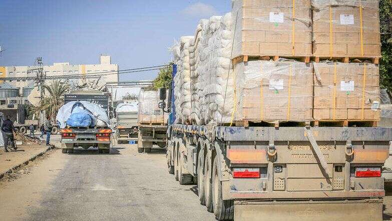 משאיות "סיוע הומניטרי" נכנסות לרצועת עזה, . | עאבד רחים חאטיב, פלאש 90