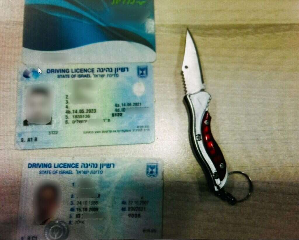 תעודת זהות מזויפת וסכין שנתפסו על השב"ח בסינמה סיטי. | דוברות המשטרה