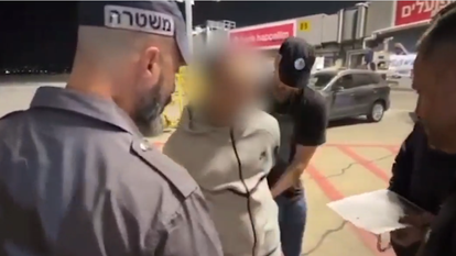 מעצר החשוד. | מסך מסרטון משטרת ישראל