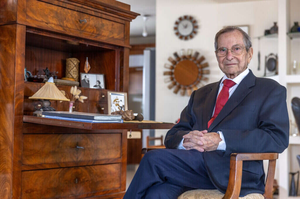 "היפנים ערכו לנו הכנסת אורחים יפה". ברל שור. | יוסי אלוני