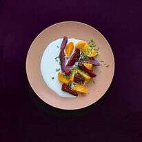 סלקים במטבל שמנת חמוצה, אשכולית ותימין. | נדב טל