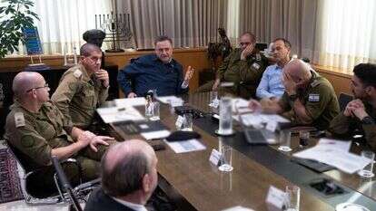 דיון במשרד הביטחון. | אריאל חרמוני, משרד הביטחון