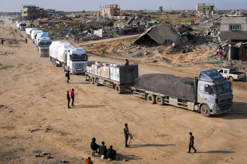 שיירת משאיות סיוע הומניטרי לעזה. | AP