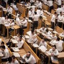 גם הם יגיבו לתמריצים. תלמידי ישיבה חרדים. | חיים גולדברג, פלאש 90