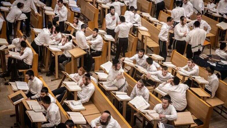גם הם יגיבו לתמריצים. תלמידי ישיבה חרדים. | חיים גולדברג, פלאש 90 גם הם יגיבו לתמריצים. תלמידי ישיבה חרדים. | חיים גולדברג, פלאש 90