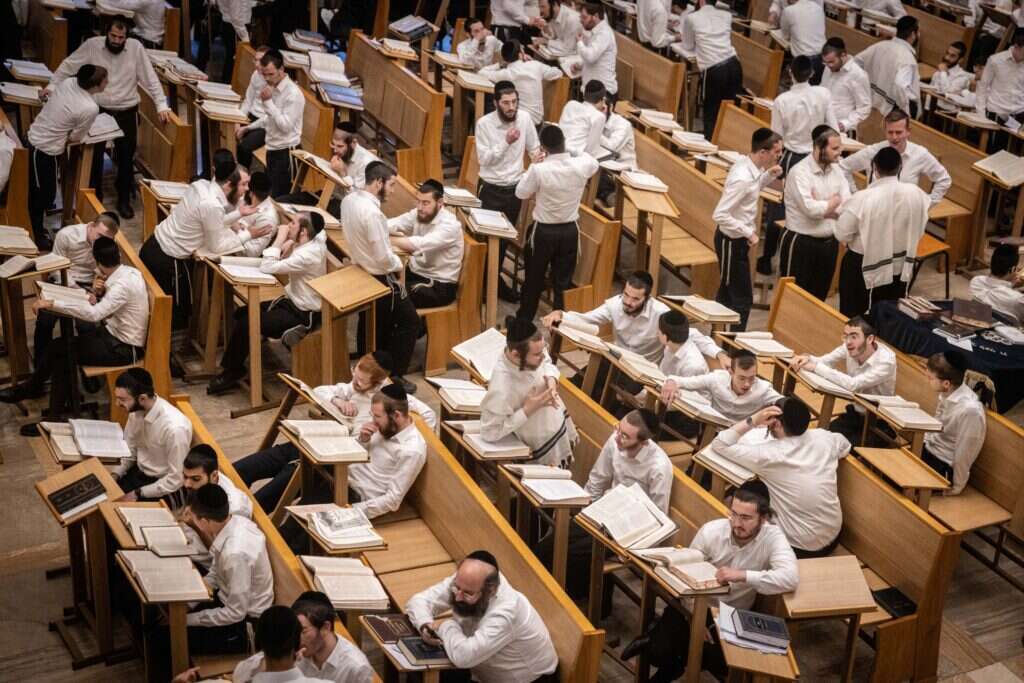 גם הם יגיבו לתמריצים. תלמידי ישיבה חרדים. | חיים גולדברג, פלאש 90