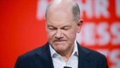 אולף שולץ שהפסיד בבחירות. | EPA/CLEMENS BILAN