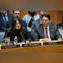 נועה ארגמני באו"ם. משמאלה דני דנון, שגריר ישראל באו"ם