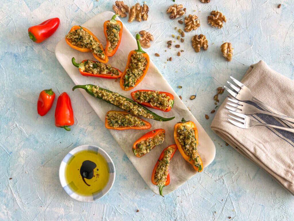 פלפלונים באגוזים ועשבים. | נדב טל