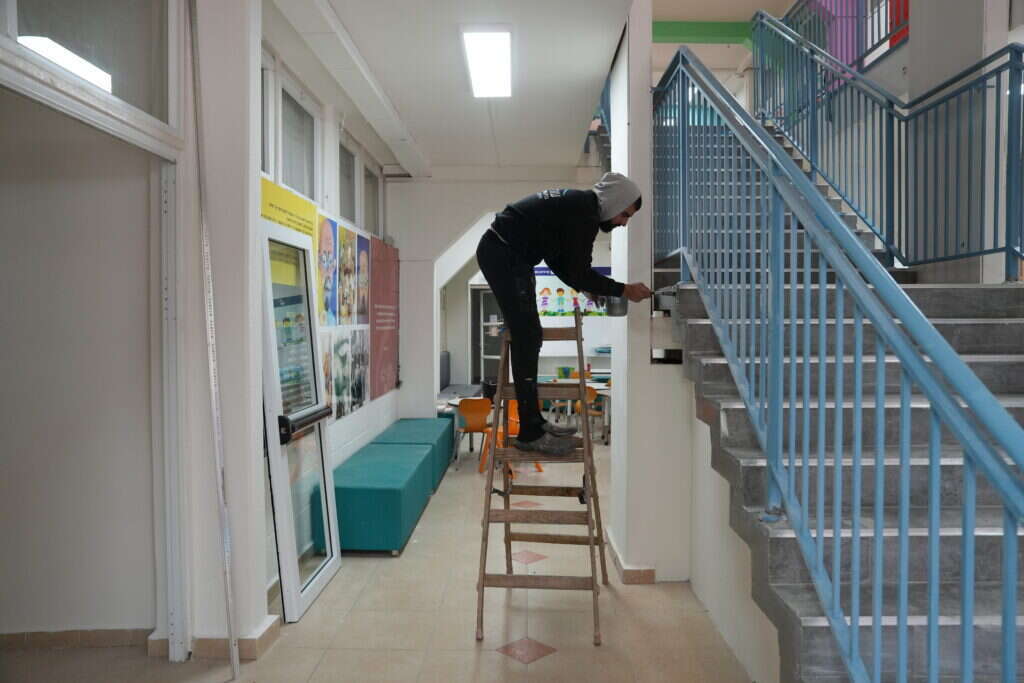 שיפוץ בתי ספר בקריית שמונה לפני מספר חודשים | אייל מרגולין, ג'יני