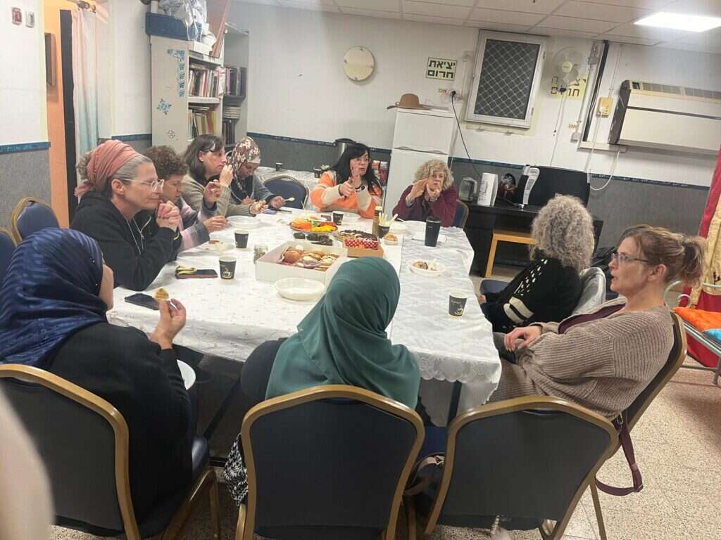 מפגשים של התכנית לקידום דיאלוג קהילתי. | צוות התוכנית