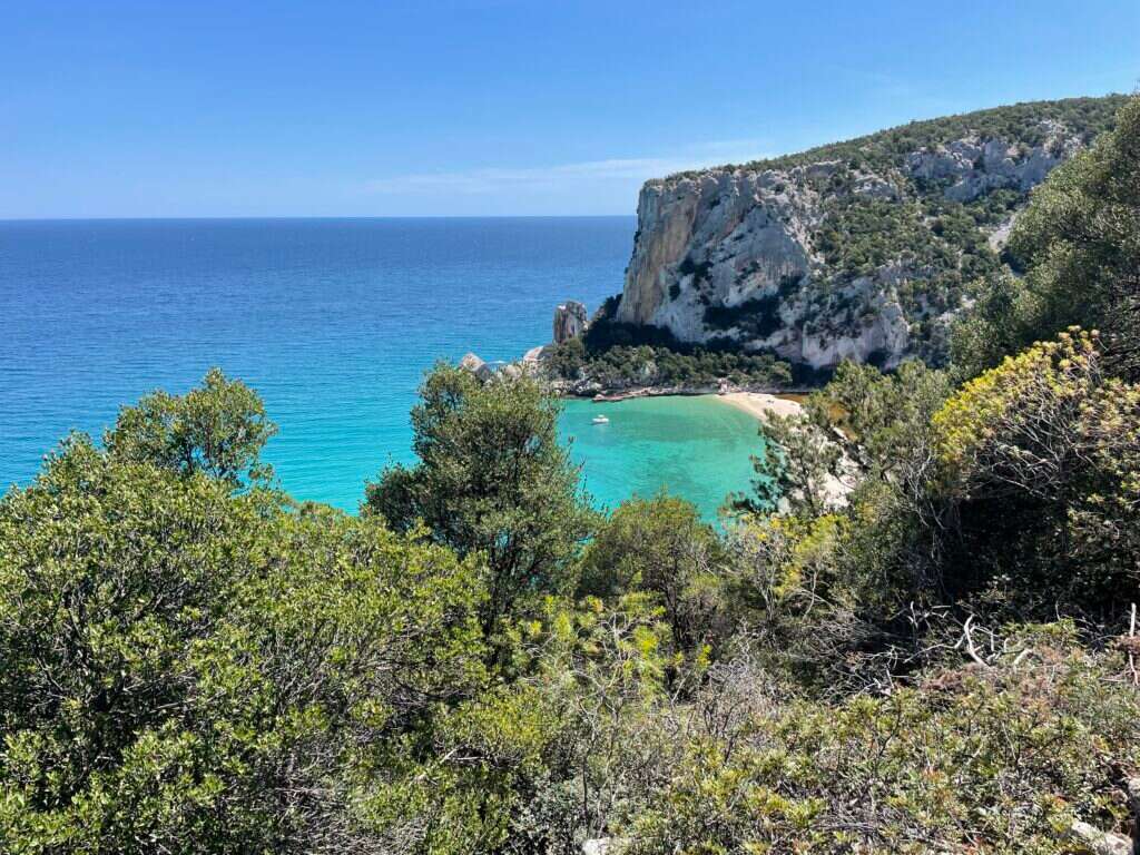 חוף הים בסרדיניה, איטליה. | Mary Winston Nicklin/For The Washington Post