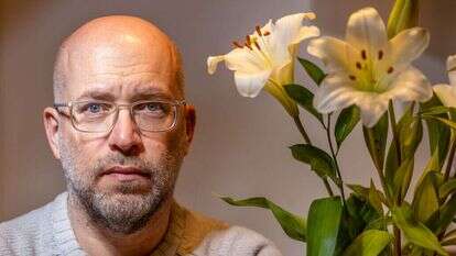 "החלוצים באו לארץ עם פשר החלומות' בתרמיל". יאיר קדר. | יוסי אלוני