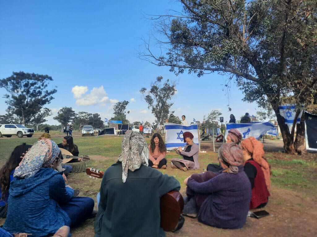 "אחד הדברים המרגשים". תפילת נשים במתחם הנובה. | אילה שקלאר