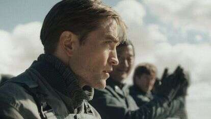 רוברט פטינסון. מתוך מיקי 17 ( | יח"צ)