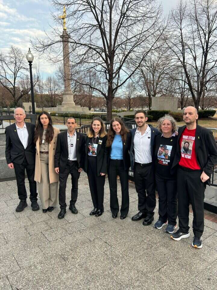 החטופים ששוחררו בבית הלבן. | מטה משפחות החטופים