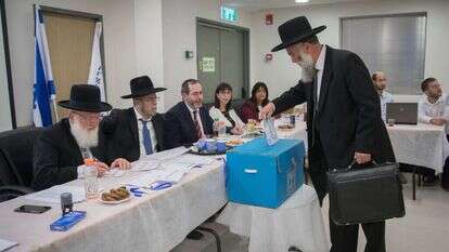 הצבעה בבחירות למועצת הרבנות, 2018. | יונתן זינדל, פלאש 90