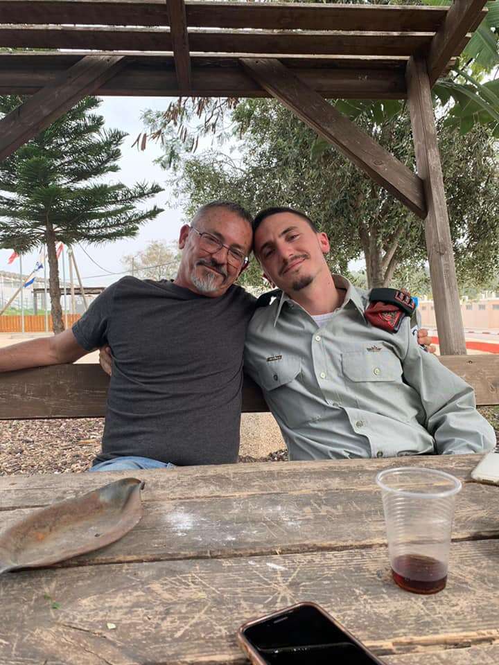 בני הר־אבן עם בנו שילה ז"ל. | באדיבות המשפחה