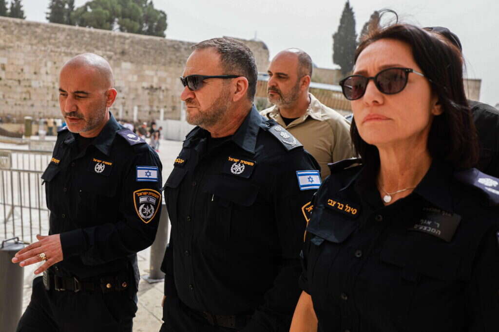 "מניעה היא שם המשחק, והיא שקובעת את היכולת להתמודד עם אירועים". בר־צבי והמפכ"ל לשעבר קובי שבתאי בהכנות לחודש רמדאן. | אורן בן חקון - פלאש 90