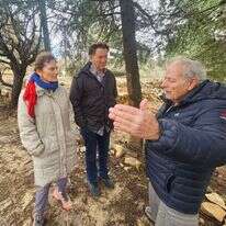 שמעון קרניאל , בנו של שלום קרניאל שנטמן בחלקה לצד הוריו של איתן בתכנון הפרויקט בחלקת נצח ירושלים. | ביס"ש כפר עציון