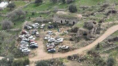 מגרטת הרכבים הפלסטינית ב"חורבת ביתא" שבשומרון. | שומרים על הנצח