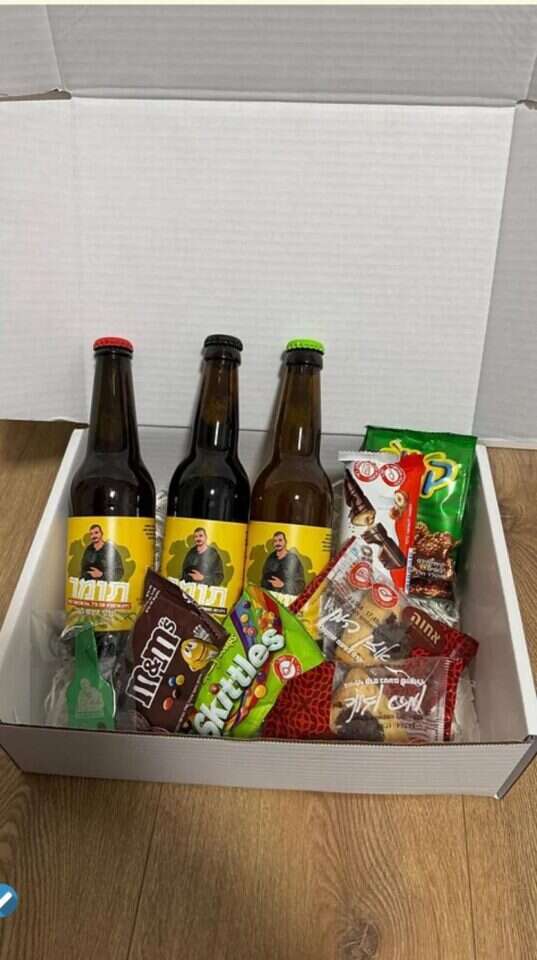 משלוח מנות לזכרם של החיילים תומר נגר ועדי צור. | באדיבות המשפחה