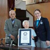 הספרית הוותיקה ביותר בעולם עם התעודה של ספר השיאים של גינס. | AFP הספרית הוותיקה ביותר בעולם עם התעודה של ספר השיאים של גינס. | AFP