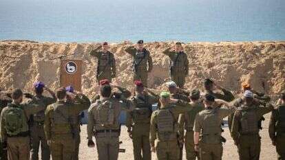 הרמטכ"ל אייל זמיר, אלוף פיקוד דרום היוצא ירון פינקלמן ואלוף פיקוד דרום הנכנס יניב עשור, בטקס חילופי המפקדים. | דובר צה"ל