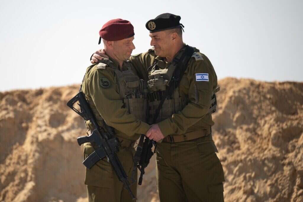 הרמטכ"ל אייל זמיר ואלוף פיקוד דרום היוצר ירון פינקלמן. | דובר צה"ל