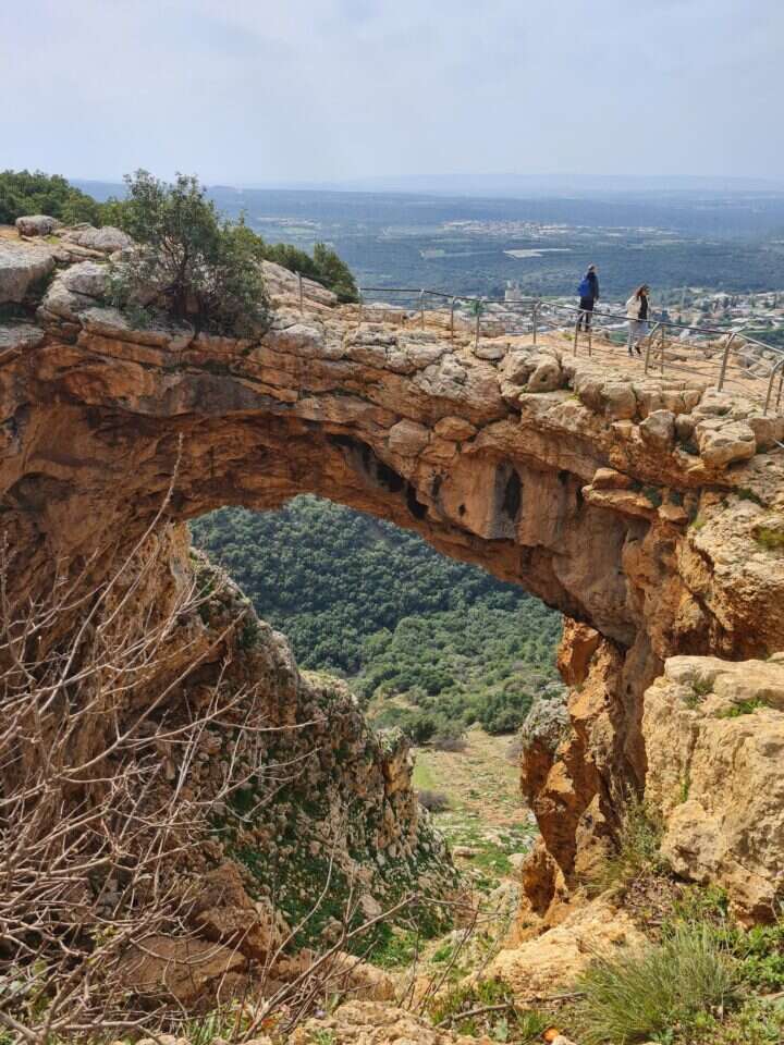 מערת קשת. | צ'ק אין אאוט