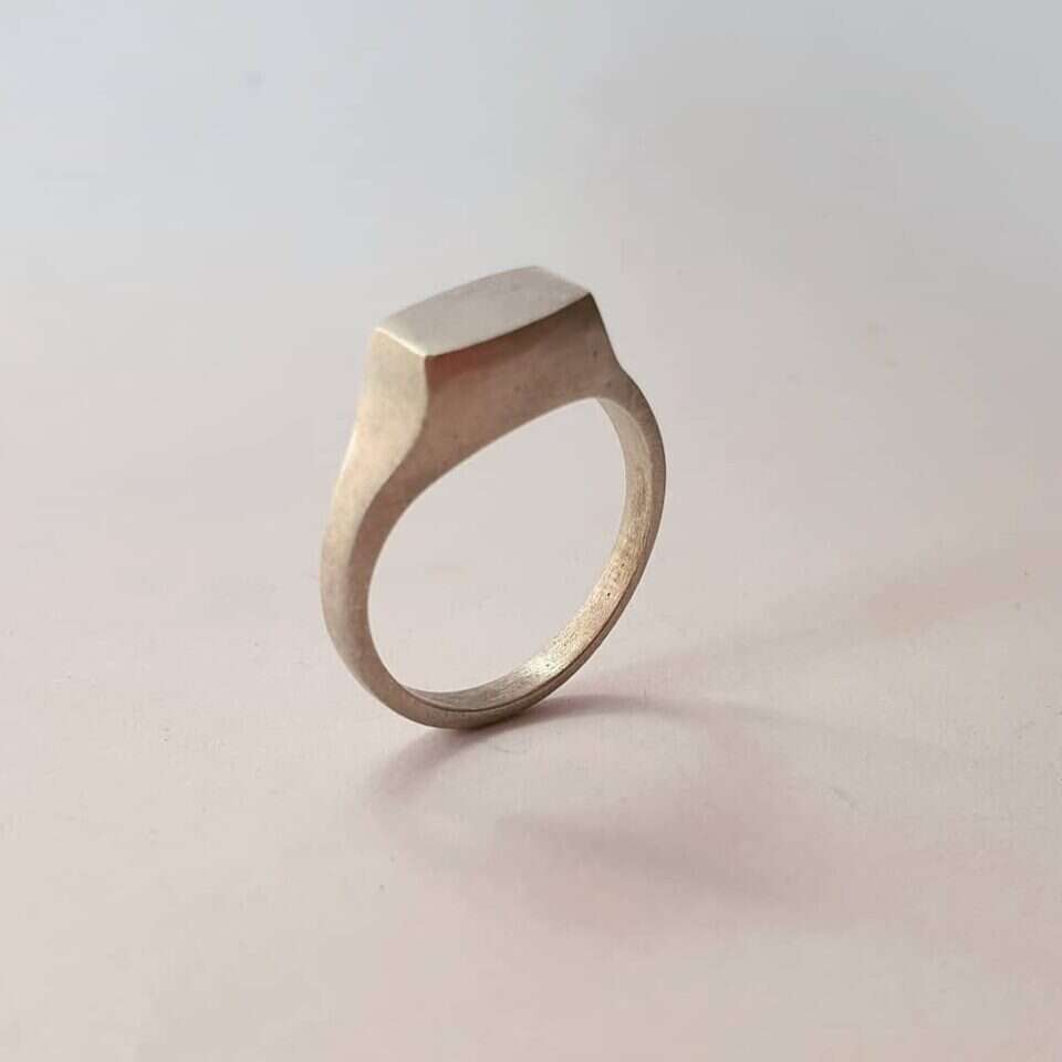 עבריה - טבעת כסף חותם לזרת 790. | יח"צ