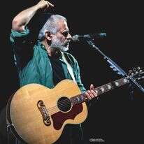 אביתר בנאי. | אריאל עפרון