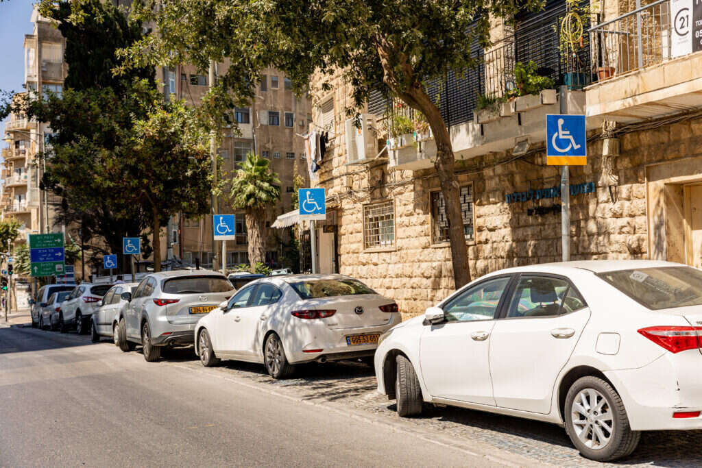 לא מגיעות למי שבאמת זקוק
להן. חניות נכים. | נעמה שטרן לא מגיעות למי שבאמת זקוק
להן. חניות נכים. | נעמה שטרן