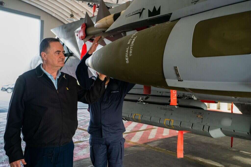 שר הביטחון כץ בבסיס תל נוף. מבצע "עוז וחרב". | אריאל חרמוני, משרד הביטחון שר הביטחון כץ בבסיס תל נוף. מבצע "עוז וחרב". | אריאל חרמוני, משרד הביטחון