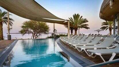 בריכה חיצונית וולנספא סינרגיה - מלון עין גדי. | איה בן עזרי