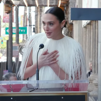 גל גדות מקבלת כוכב בהוליווד. | מסך מתוך היוטיוב