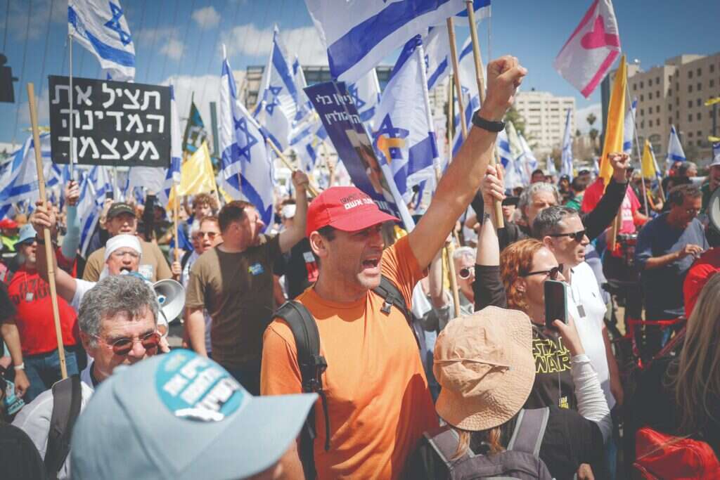 מחאה בירושלים נגד פיטורי ראש השב"כ. | יונתן זינדל, פלאש 90