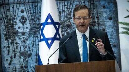 מושך אש בגלל הצעת פשרה כנה. נשיא המדינה יצחק הרצוג. | יונתן זינדל, פלאש 90 מושך אש בגלל הצעת פשרה כנה. נשיא המדינה יצחק הרצוג. | יונתן זינדל, פלאש 90