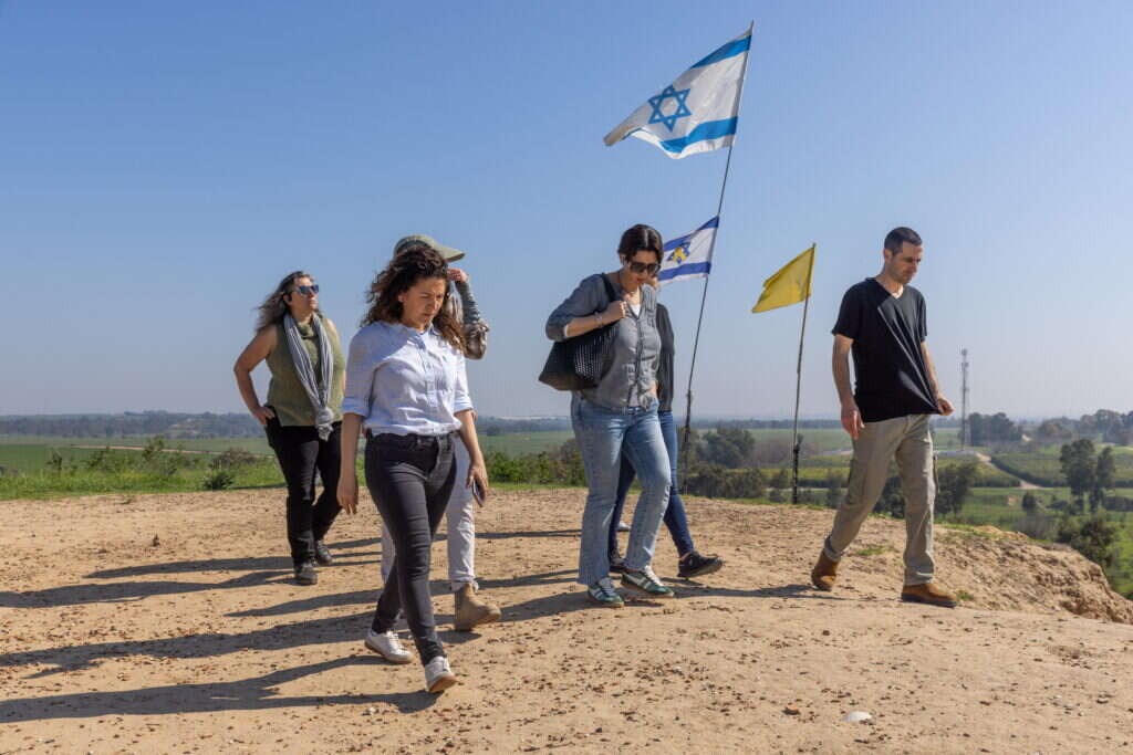 "אנחנו חלק מסיפור גדול יותר מהרגע ההיסטורי הקשה מאוד שאנחנו נמצאים בו". בתל גמה. | יוסי אלוני "אנחנו חלק מסיפור גדול יותר מהרגע ההיסטורי הקשה מאוד שאנחנו נמצאים בו". בתל גמה. | יוסי אלוני