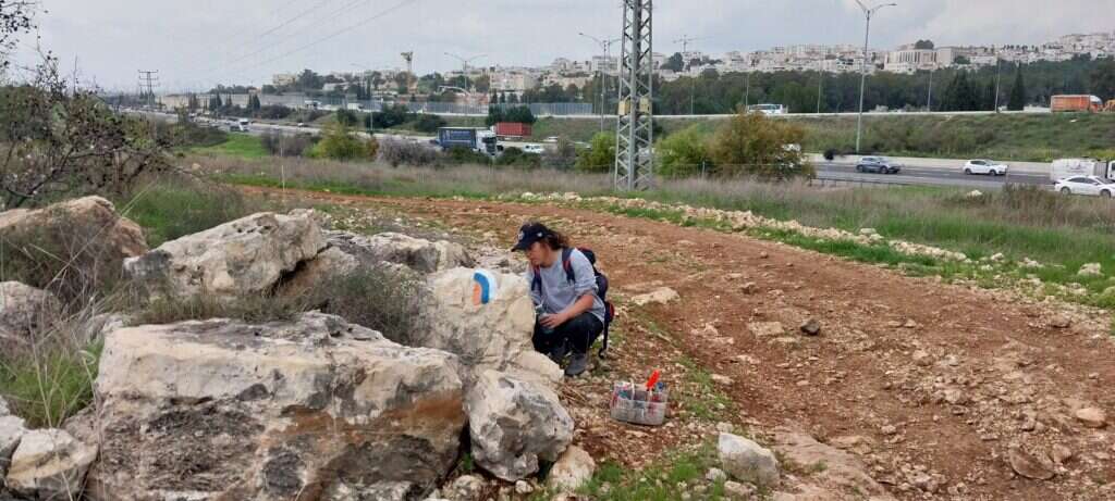סימון השביל, ברקע אלעד. | איציק בן דב, החברה להגנת הטבע