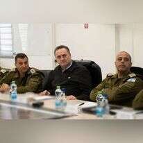 סגן הרמטכ"ל, אלוף תמיר ידעי, ומפקד פיקוד דרום, אלוף יניב עשור עם שר הביטחון ישראל כץ | אריאל חרמוני, משרד הביטחון