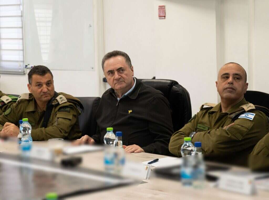 סגן הרמטכ"ל, אלוף תמיר ידעי, ומפקד פיקוד דרום, אלוף יניב עשור עם שר הביטחון ישראל כץ | אריאל חרמוני, משרד הביטחון סגן הרמטכ"ל, אלוף תמיר ידעי, ומפקד פיקוד דרום, אלוף יניב עשור עם שר הביטחון ישראל כץ | אריאל חרמוני, משרד הביטחון
