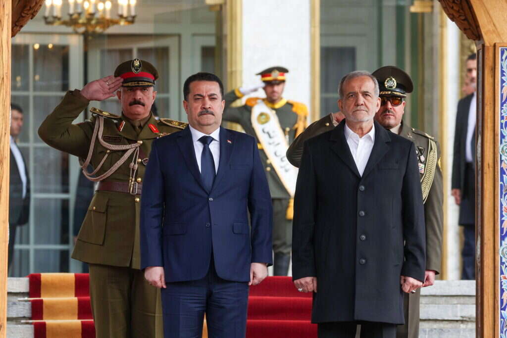 משמאל: ראש ממשלת עיראק, א-סודאני, בביקורו בטהרן. | EPA משמאל: ראש ממשלת עיראק, א-סודאני, בביקורו בטהרן. | EPA