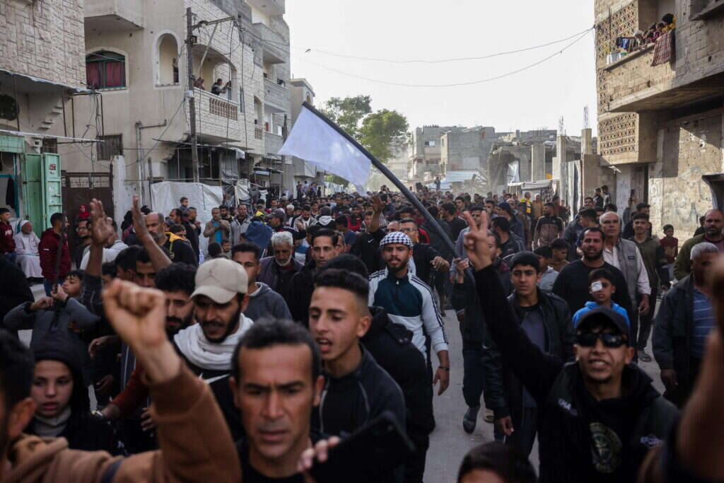 מפגינים נגד המלחמה עם ישראל, בית לאהיה, עזה, היום. | AFP