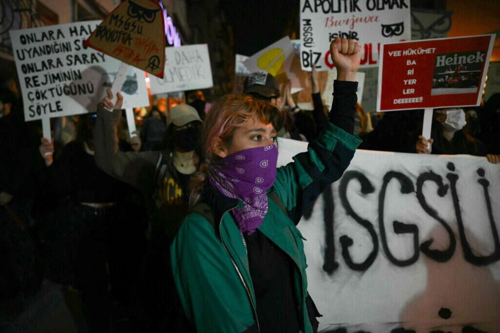 מפגינים בטורקיה נגד ארדואן. | AFP