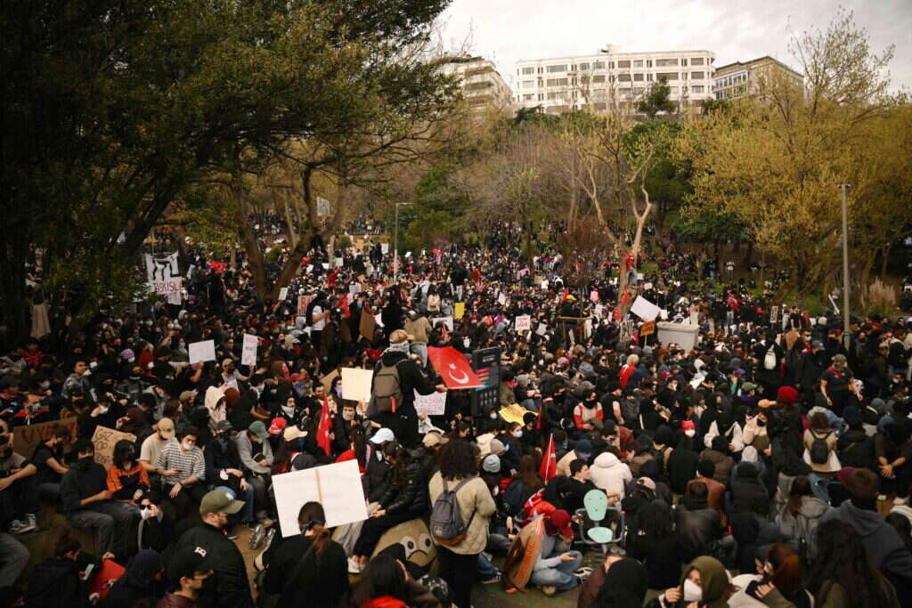 מפגינים בטורקיה נגד ארדואן. | AFP