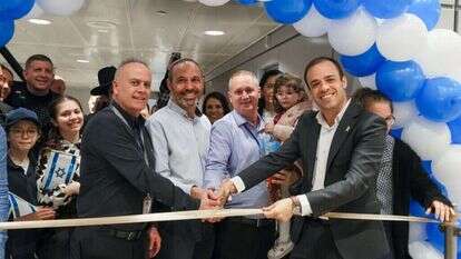 מנכ״ל משרד העלייה והקליטה, אביחי כהנא; סמנכ"ל עידוד עלייה בסוכנות היהודית, שי פלבר; משנה למנכ״ל משרד העלייה והקליטה, משה פינס; ראש אגף נתב״ג במשרד העלייה והקליטה, מקסים ביטון. | סיון שחור, לע״מ