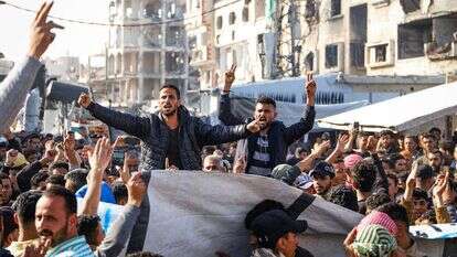 תושבי צפון רצועת עזה מפגינים בבית לאהיה נגד חמאס, היום. | פלאש 90