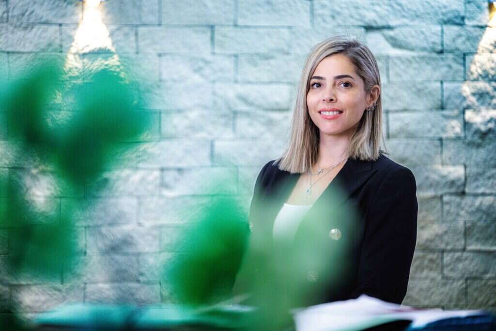 סאלי עוואד־עספור. | אנצ'ו גוש - ג'יני