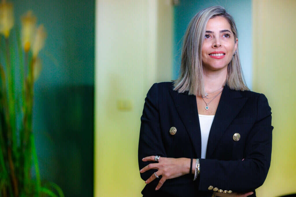 סאלי עוואד־עספור. | אנצ'ו גוש - ג'יני